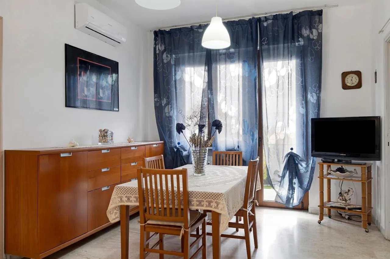 Apartment Appartamento Le Vele Borghetto Santo Spirito