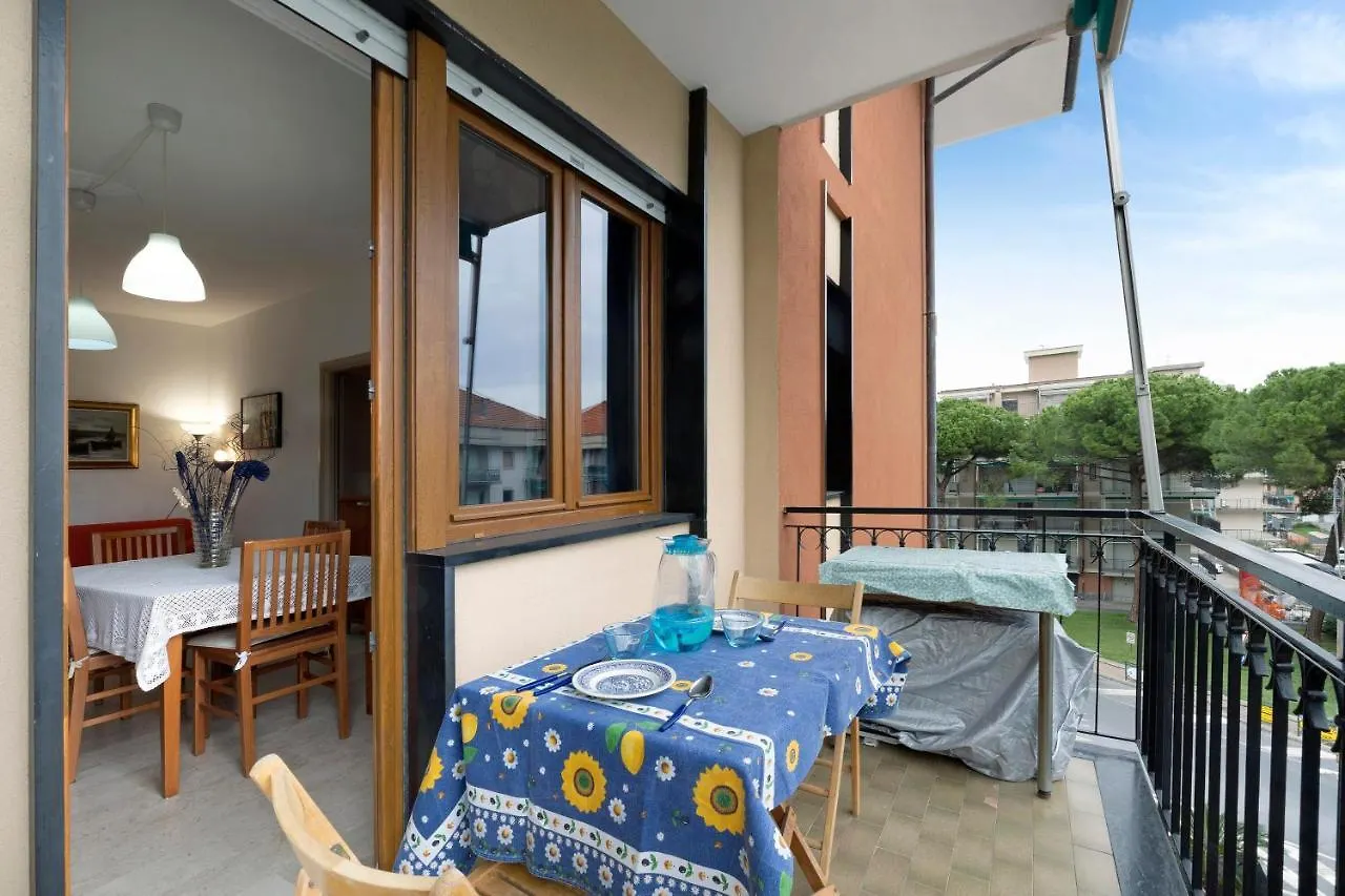 Apartment Appartamento Le Vele Borghetto Santo Spirito Italy